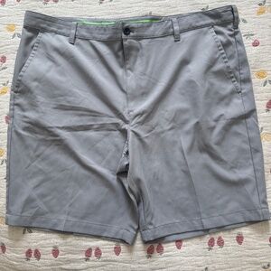Men’s IZOD Grey Golf Shorts Size 42